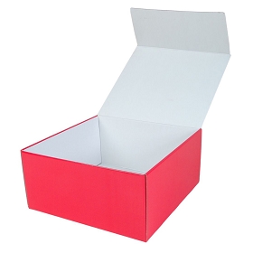 La grande ouverture permet un rangement simple et efficace des tenues de travail.